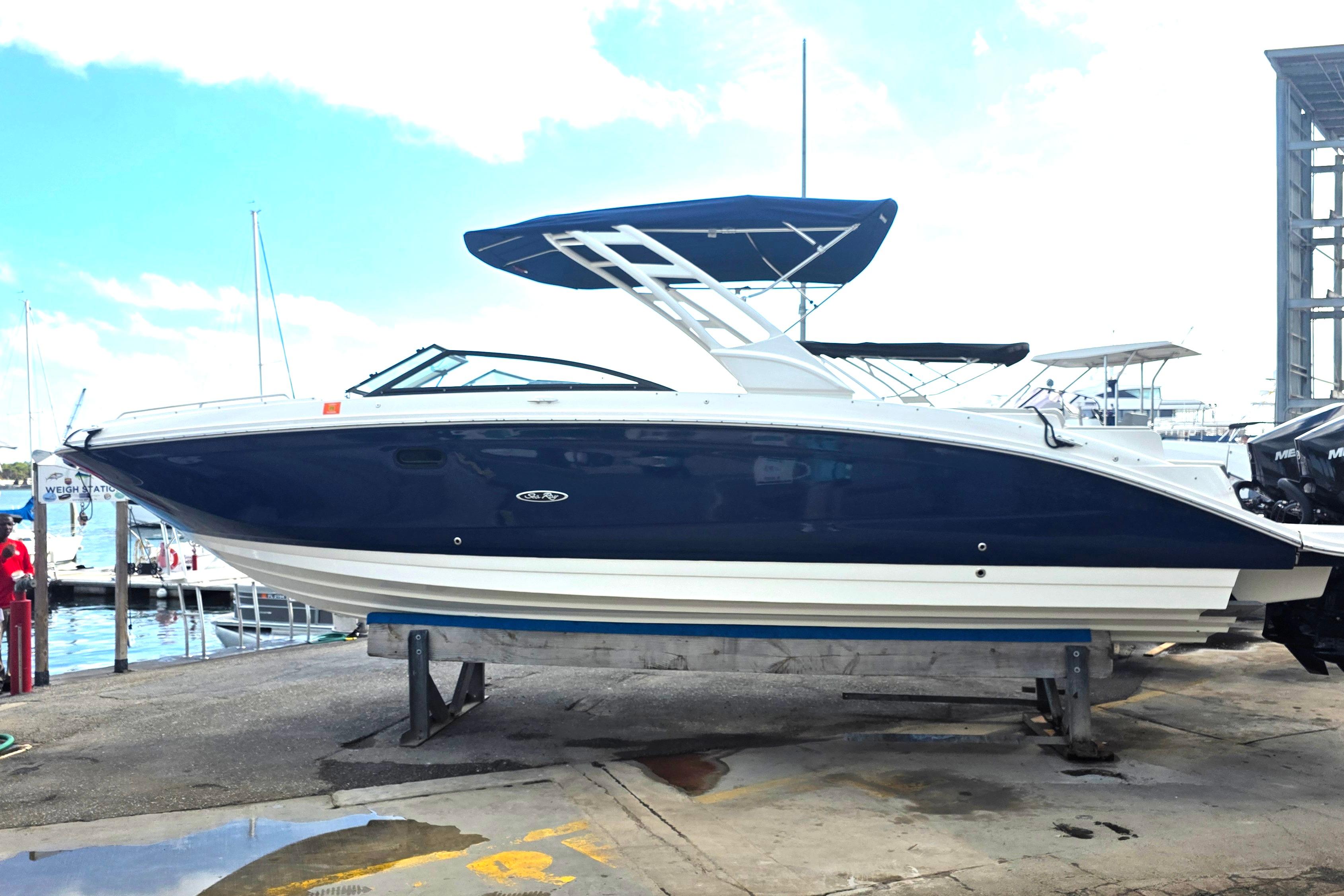 2021 Sea Ray SDX 290 Outboard