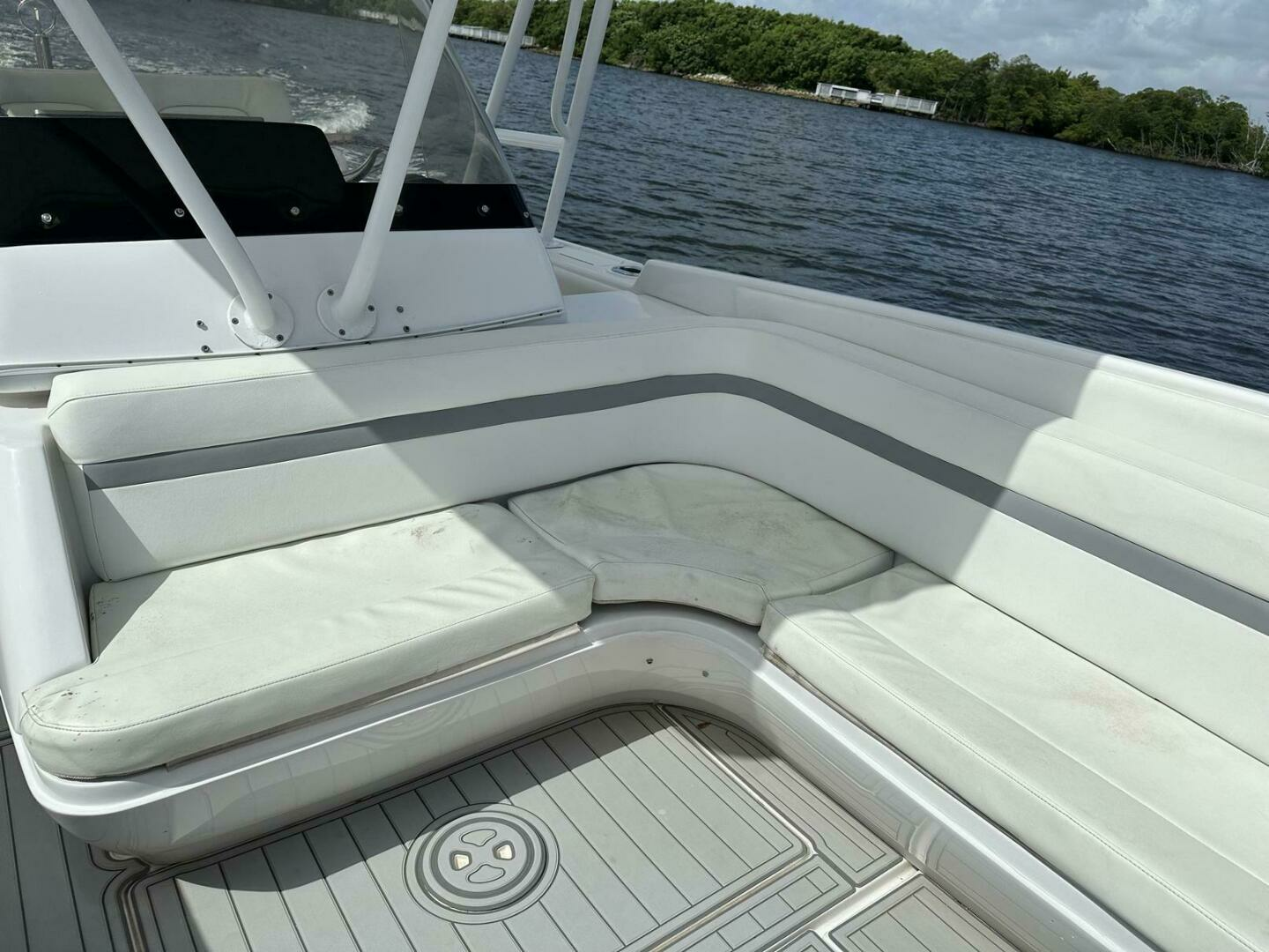 2003 Intrepid 32 - Image 24