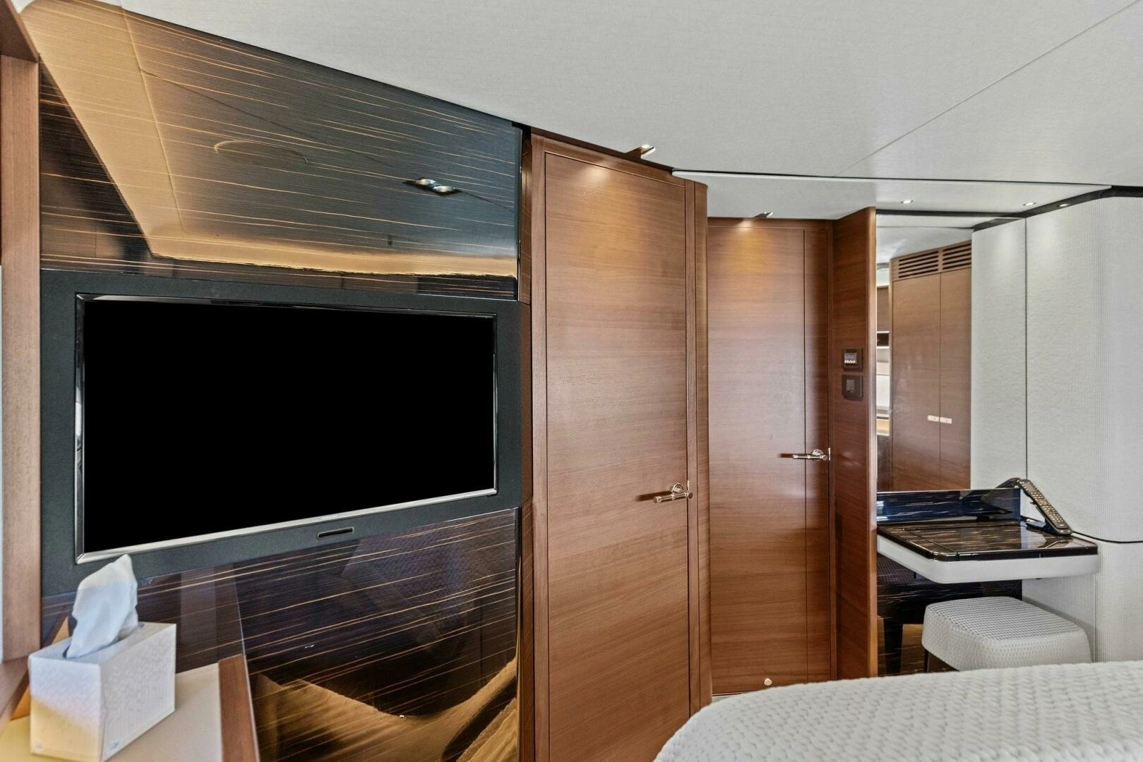 2018 Princess Y75 Motor Yacht - Image 34
