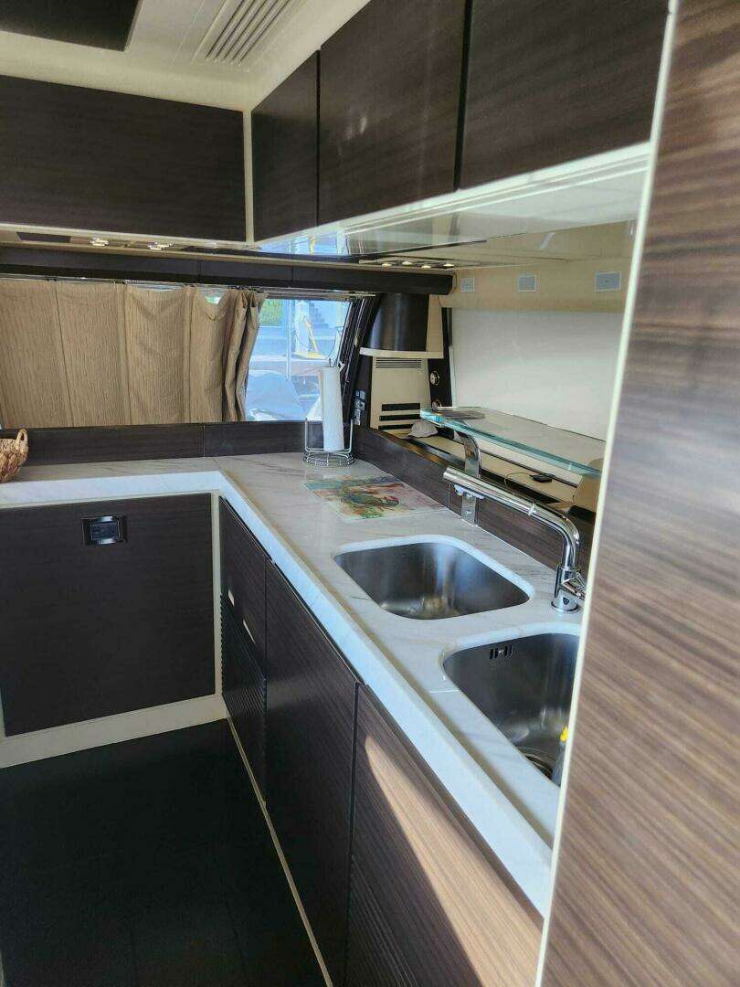 2014 Azimut Flybridge - Image 48