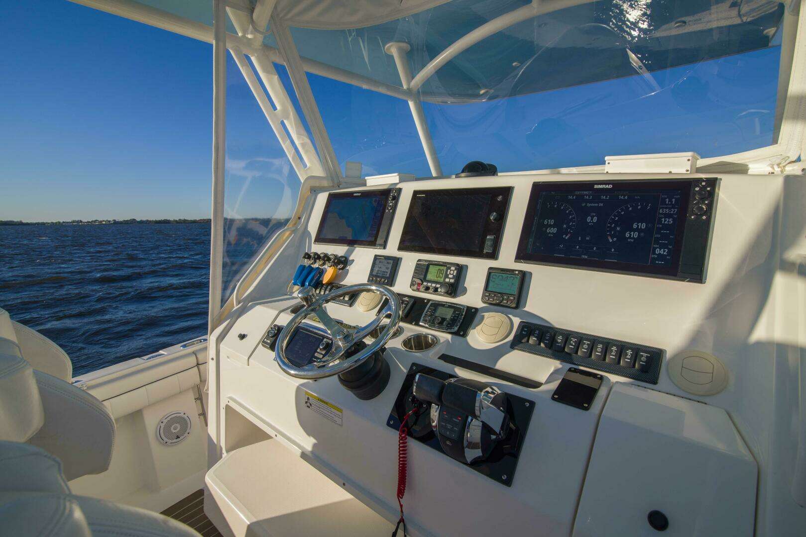 2016 Regulator 41 Center Console - Image 2