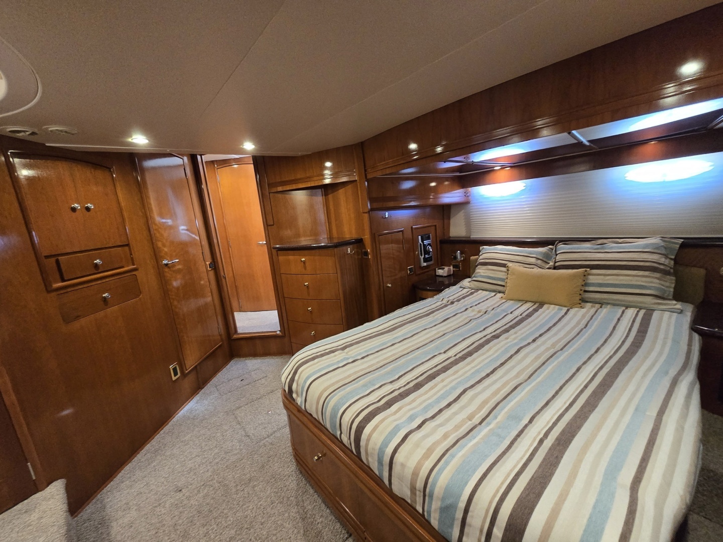 2001 Carver 570 Voyager Pilothouse - Image 36