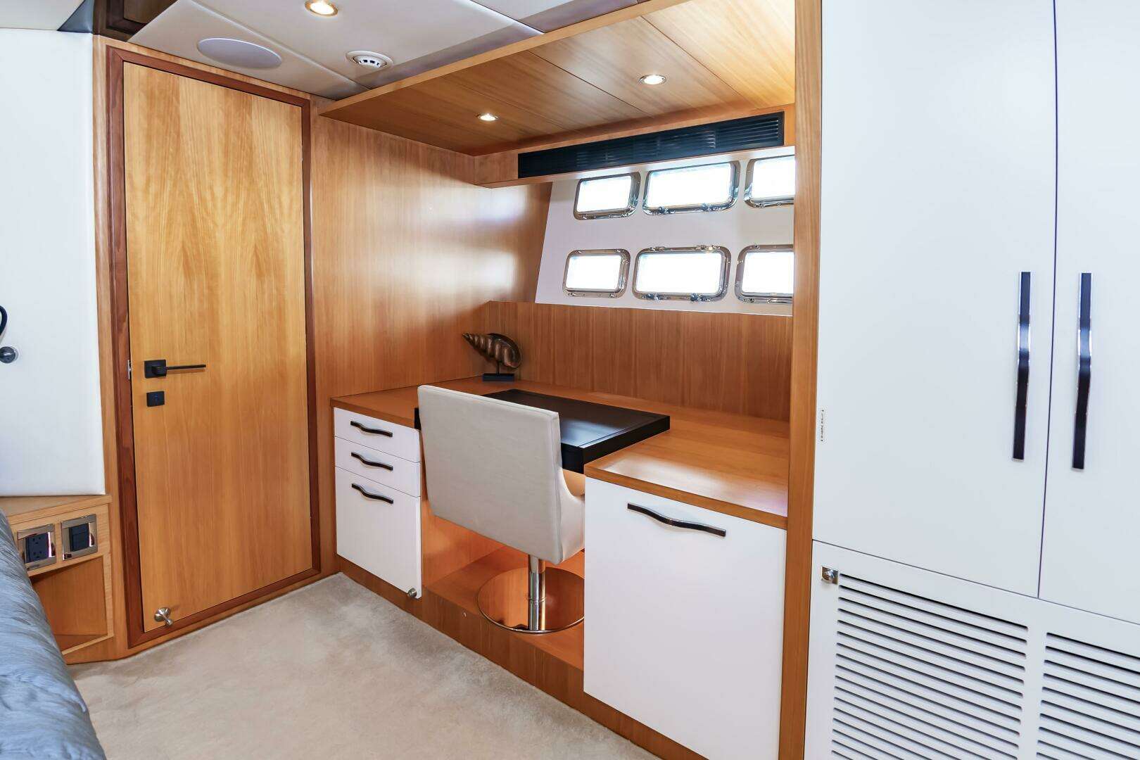 2017 Johnson 93 Flybridge - Image 65