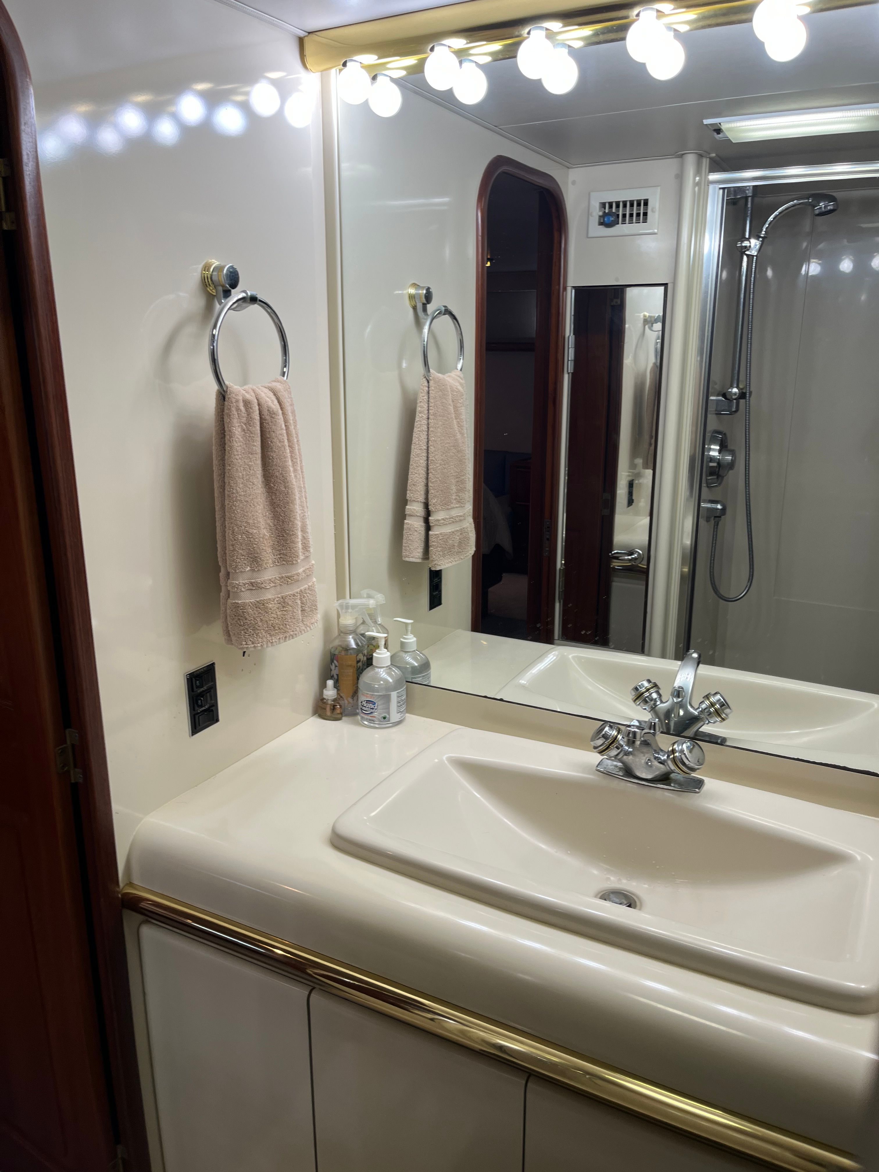 1994 Viking Motor Yacht - 44