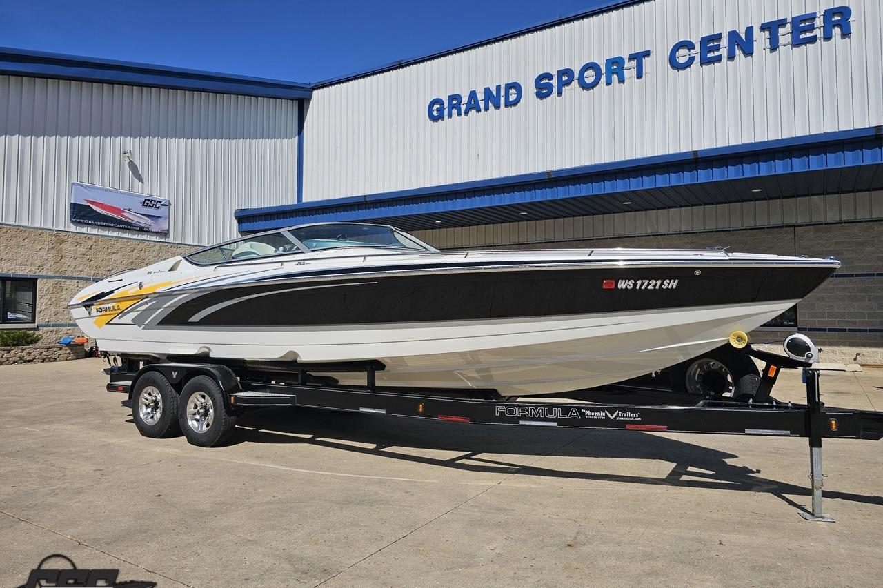 2014 Formula 292 FASTech boat on trailer at Grand Sport Center.