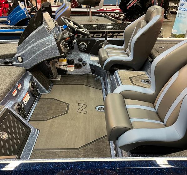 2025 Nitro Z20 XL Pro boat interior with dual seats and modern dashboard.