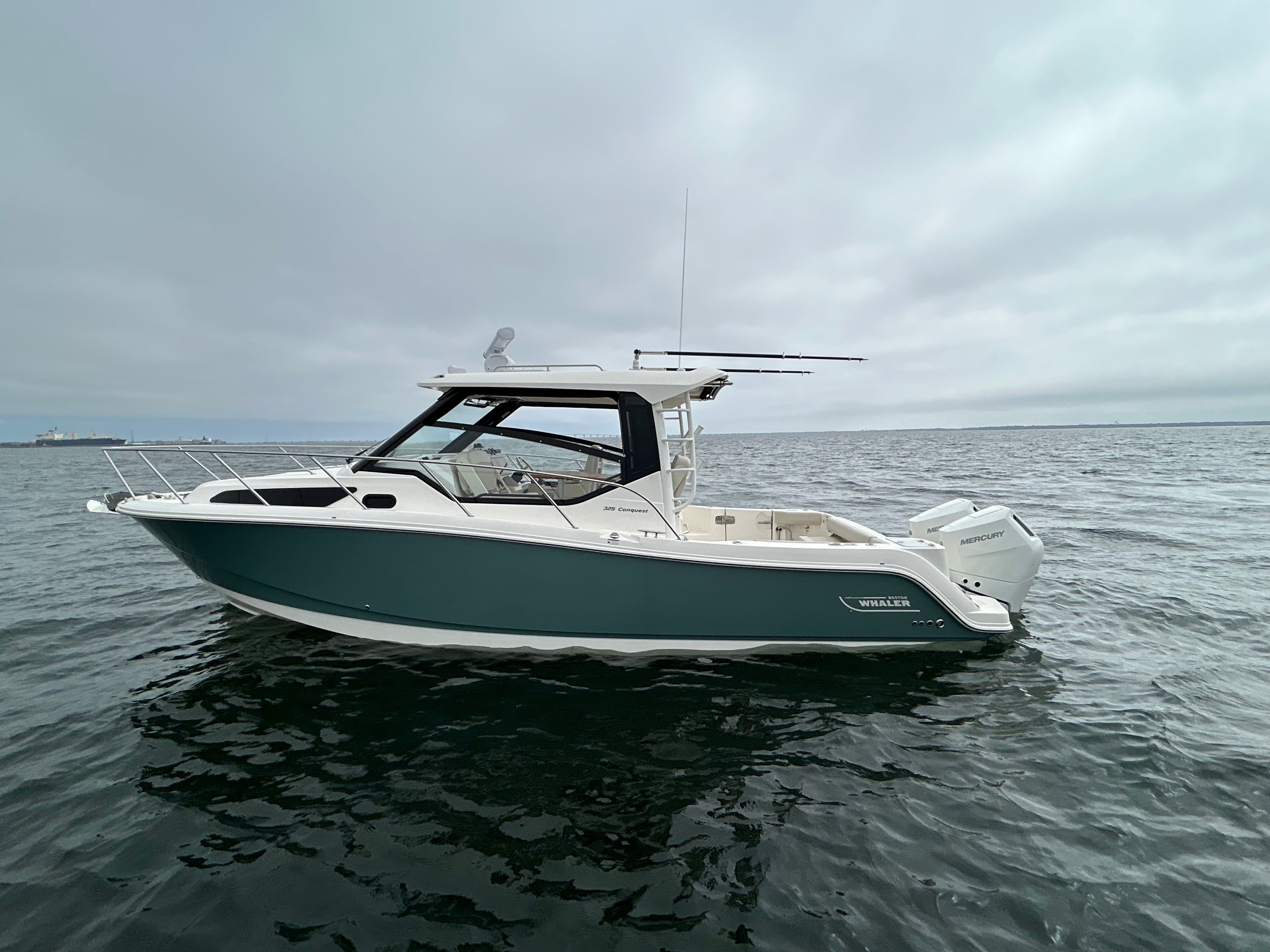 2026 Boston Whaler 325 Conquest - 15