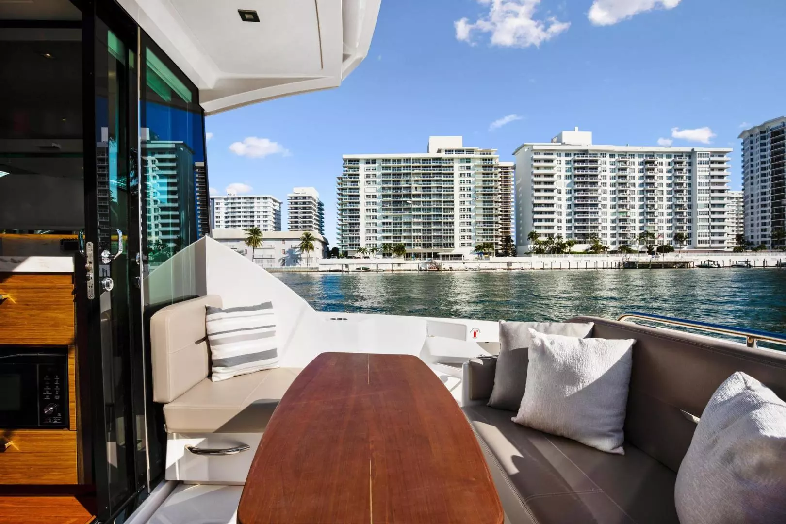 2018 Tiara Yachts 39 Coupe - Image 15