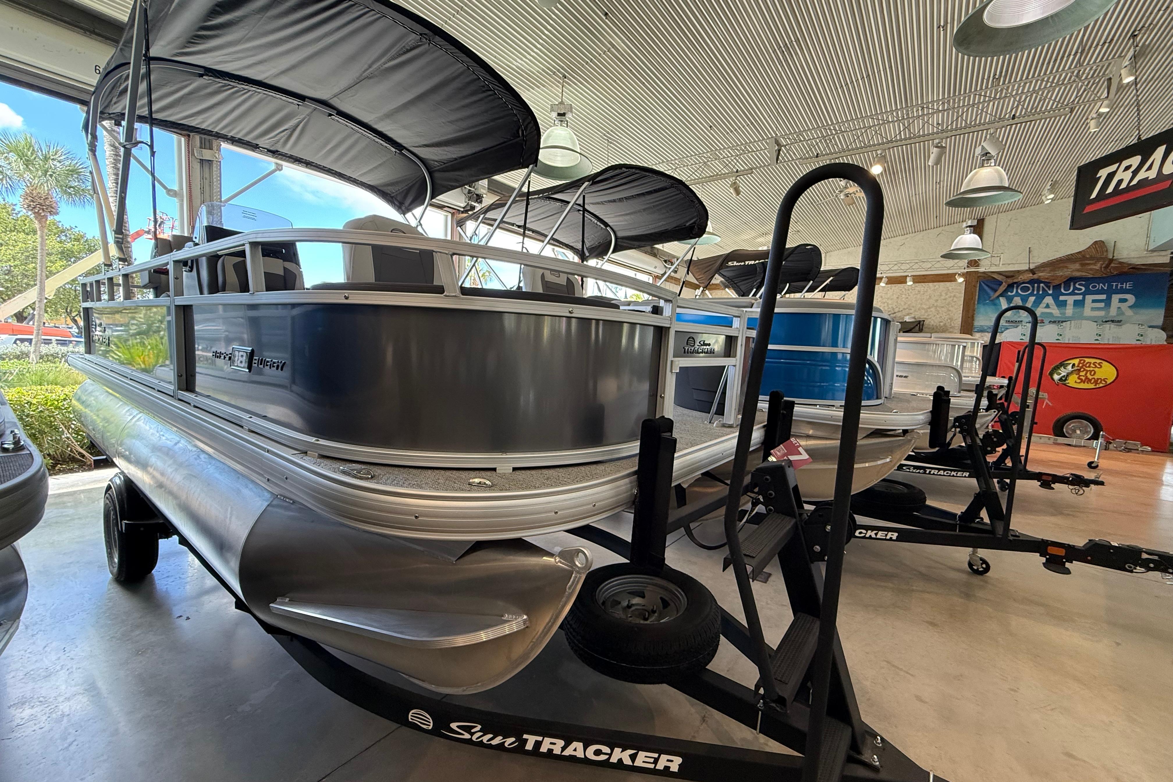 2026 Sun Tracker Bass Buggy 18 DLX