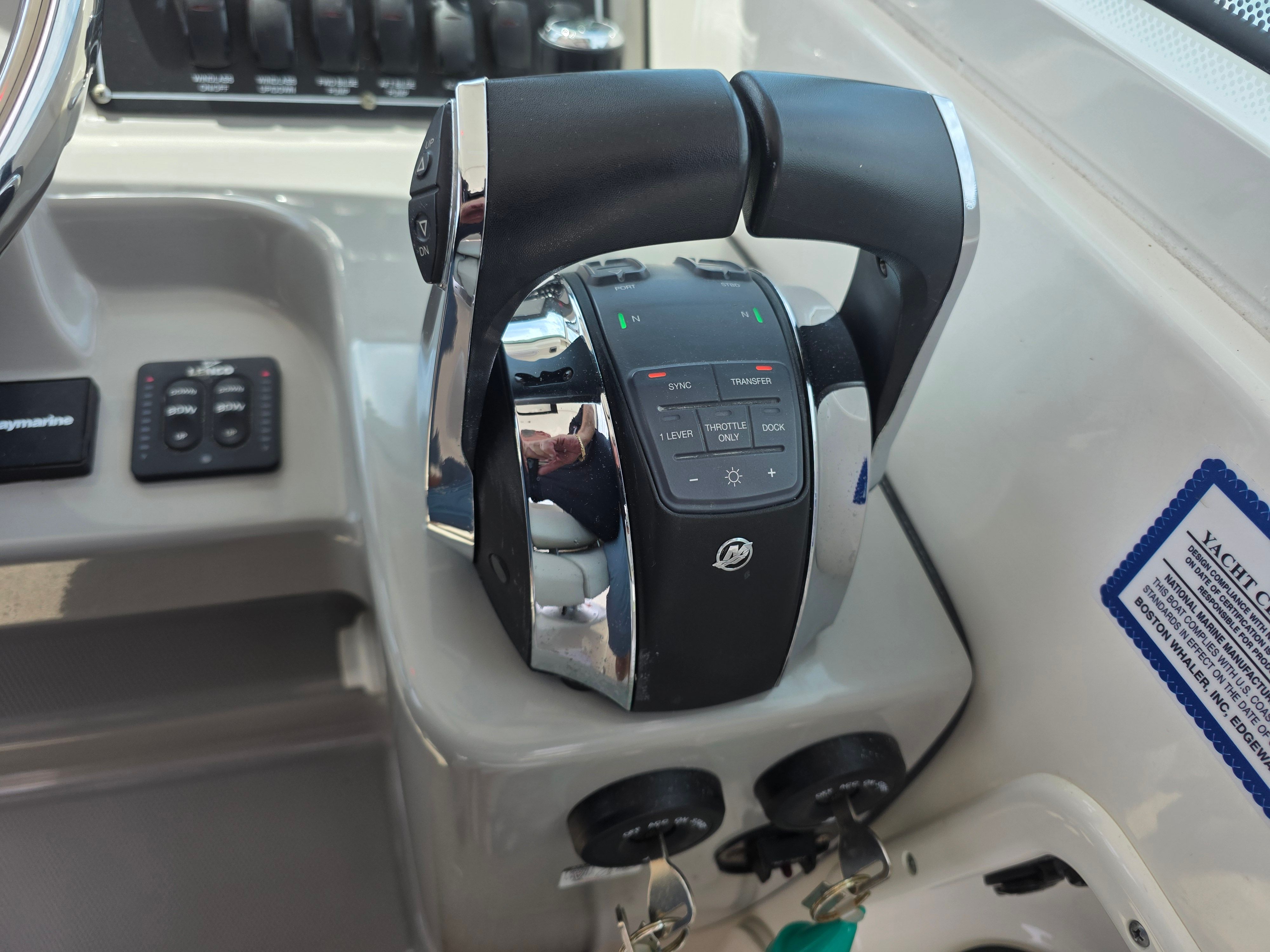 2016 Boston Whaler 285 Conquest - 28