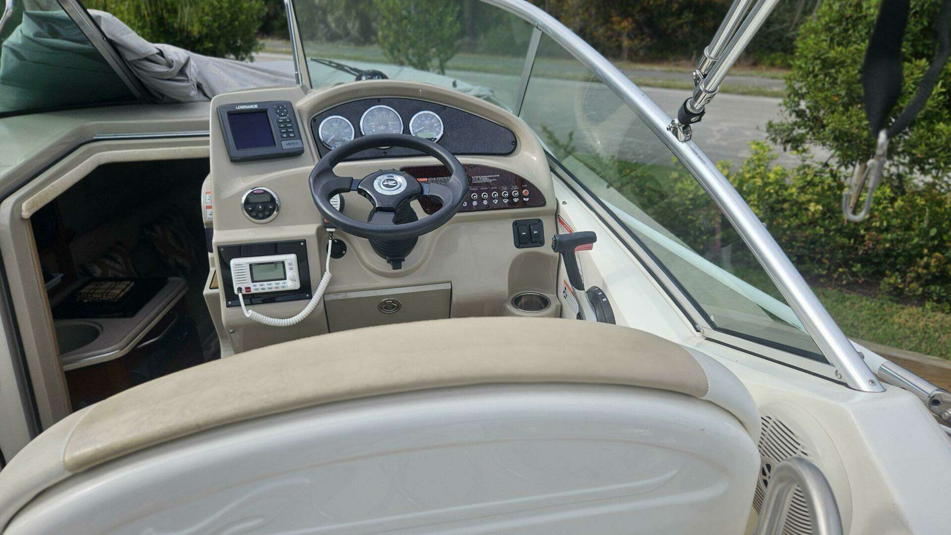 2008 Sea Ray 240 Sundancer - Image 7