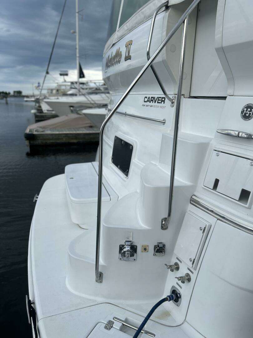 2003 Carver 466 Motor Yacht - Image 5