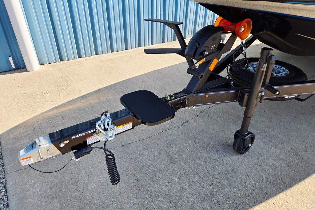 Trailer hitch of 2026 Skeeter ZXE20 boat, featuring sturdy construction and modern design.