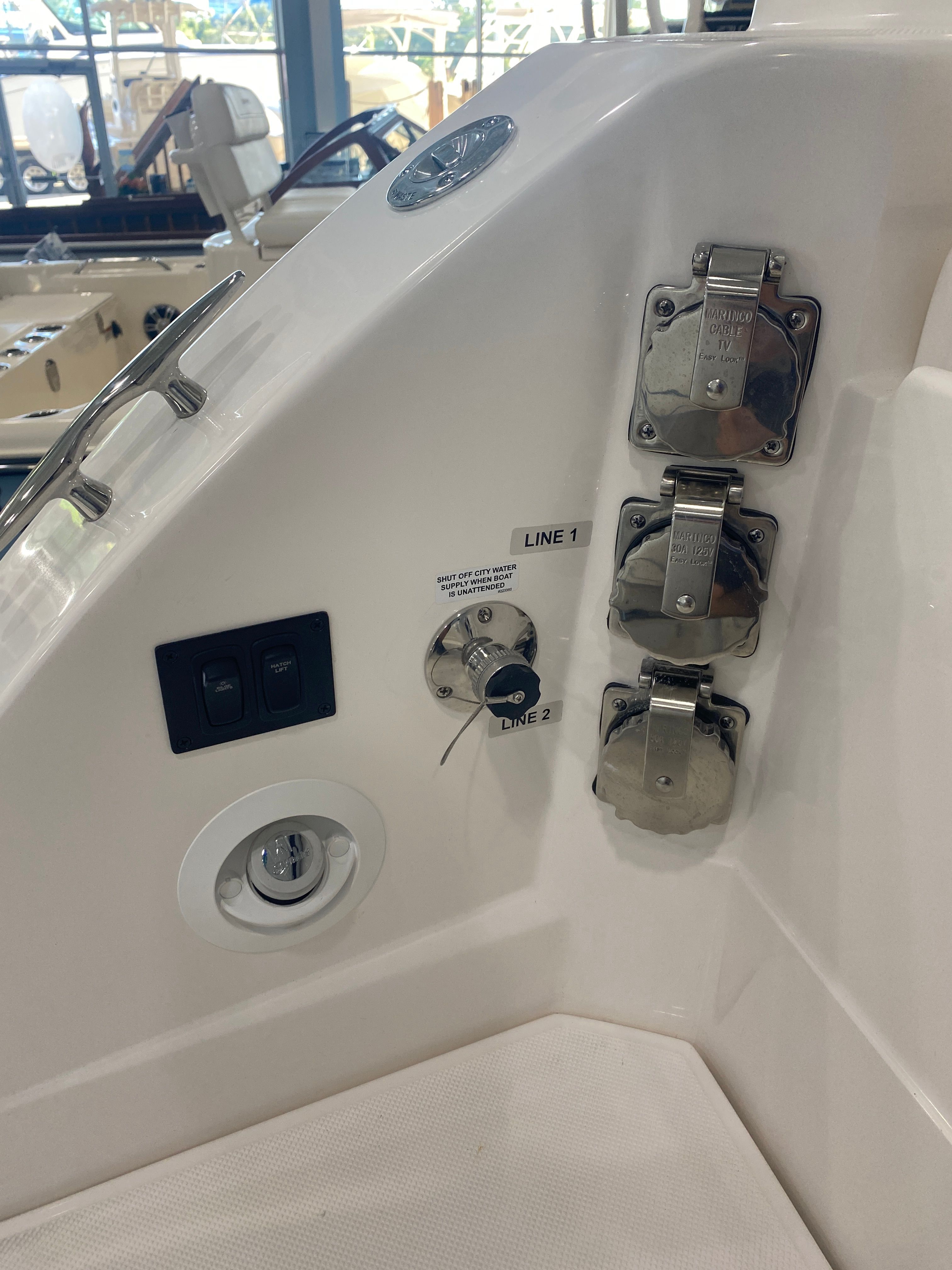 2026 REGAL 33 XO - Image 6