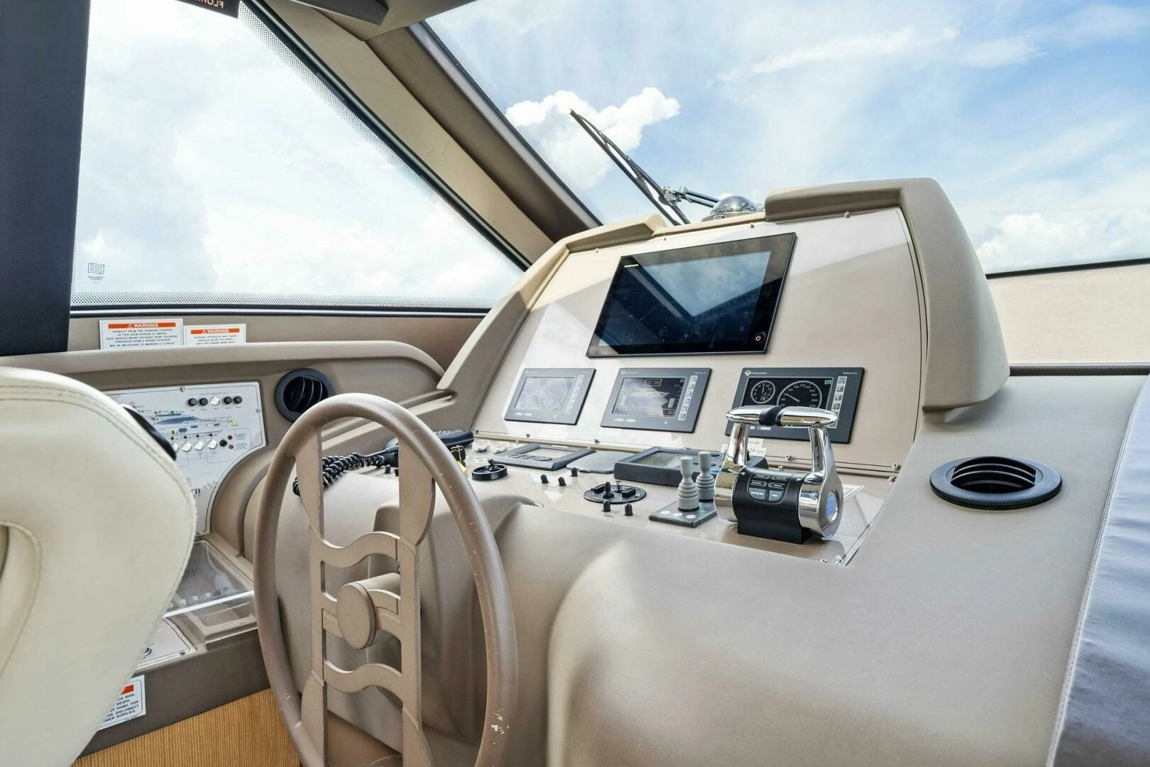 2013 Ferretti Yachts 620 - Image 21