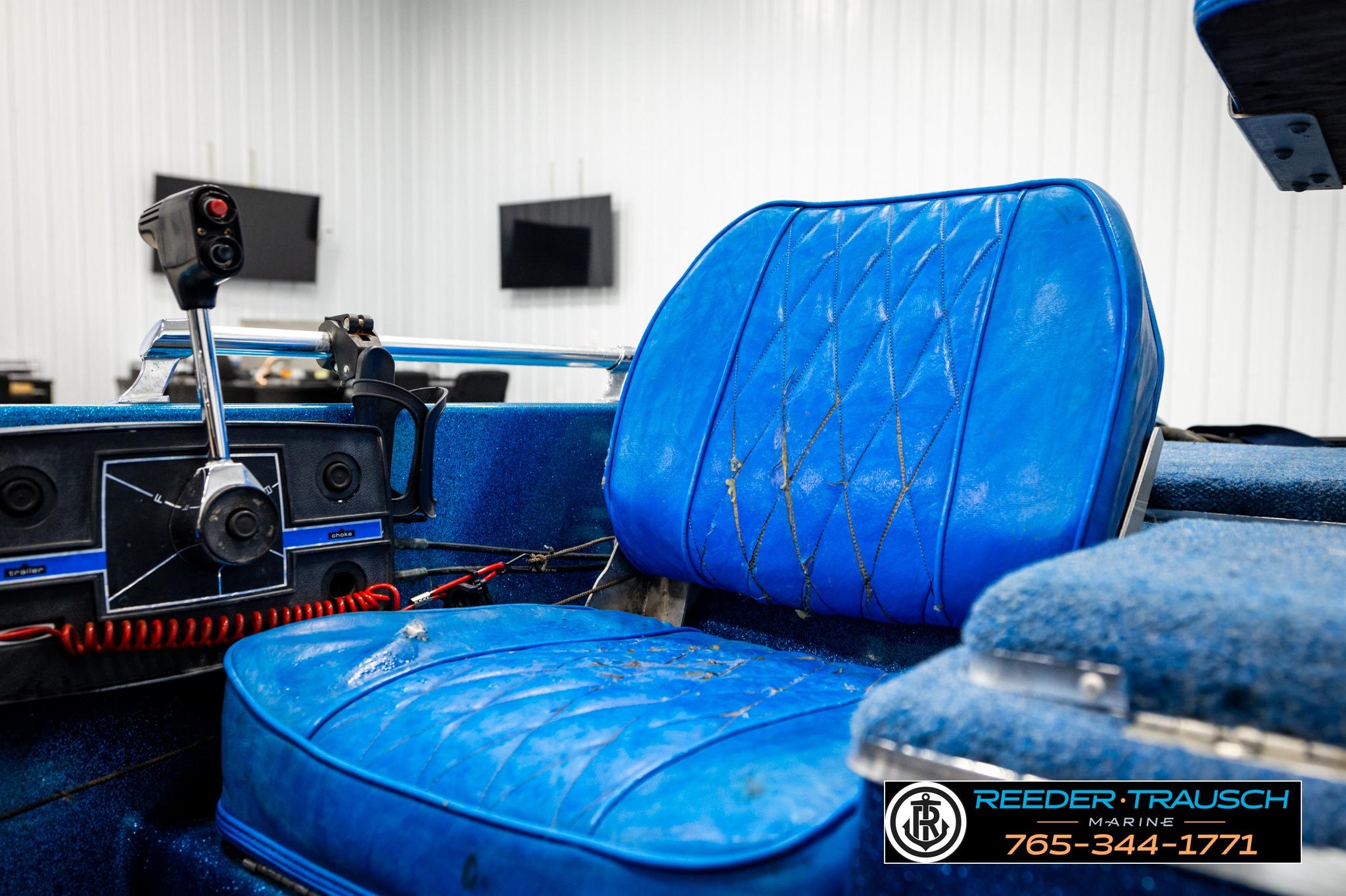 1980 Ranger 175 VS boat interior with blue seating and control panel.
