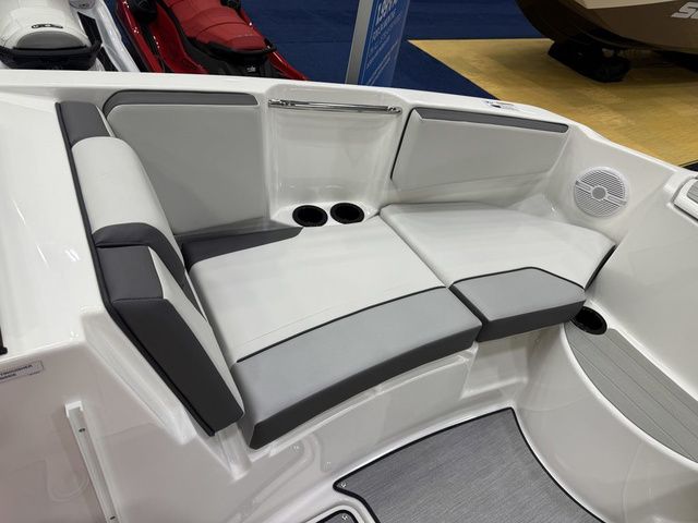 2026 Yamaha Boats AR220 - 17