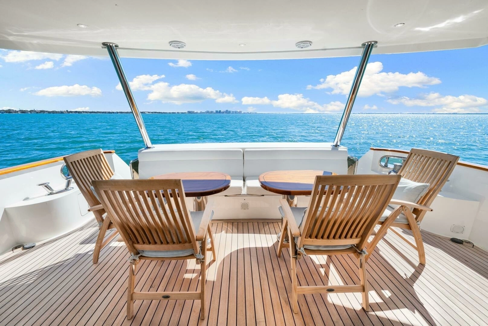 2010 Ocean Alexander 83 Motor Yacht - Image 8