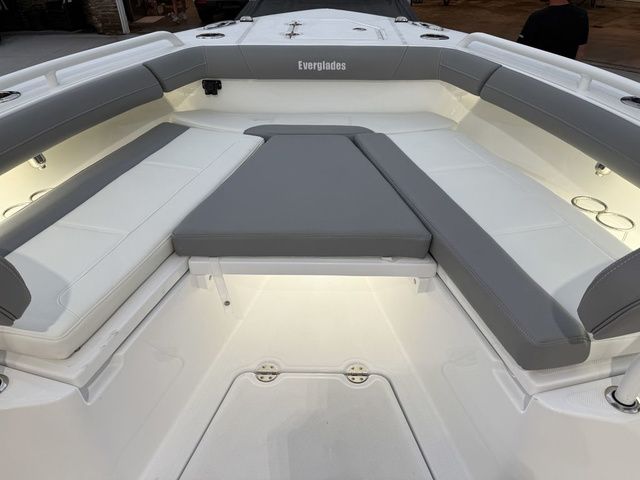 2026 Everglades 253 Center Console - 38