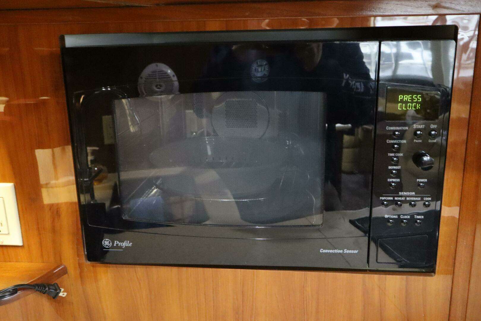 2006 Bluewater 5200 - Image 32
