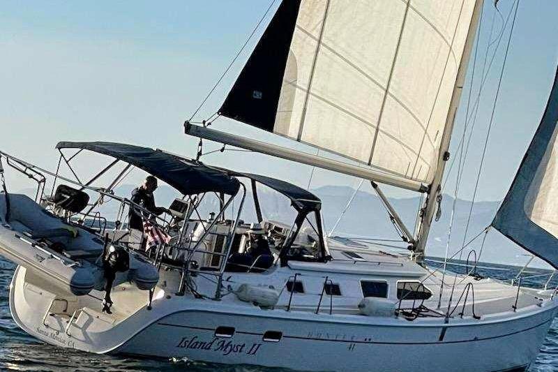2007 Hunter 41 Deck Salon