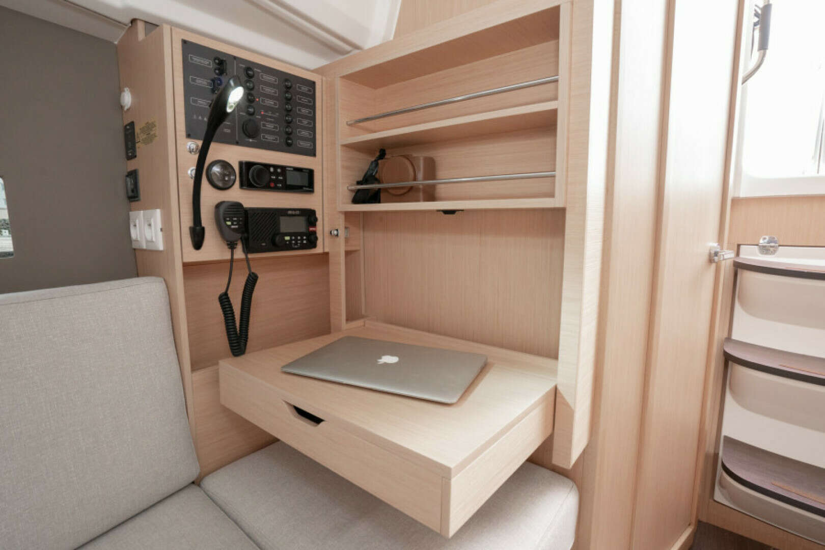 2026 Beneteau Oceanis 30.1 Swing Keel - Image 18