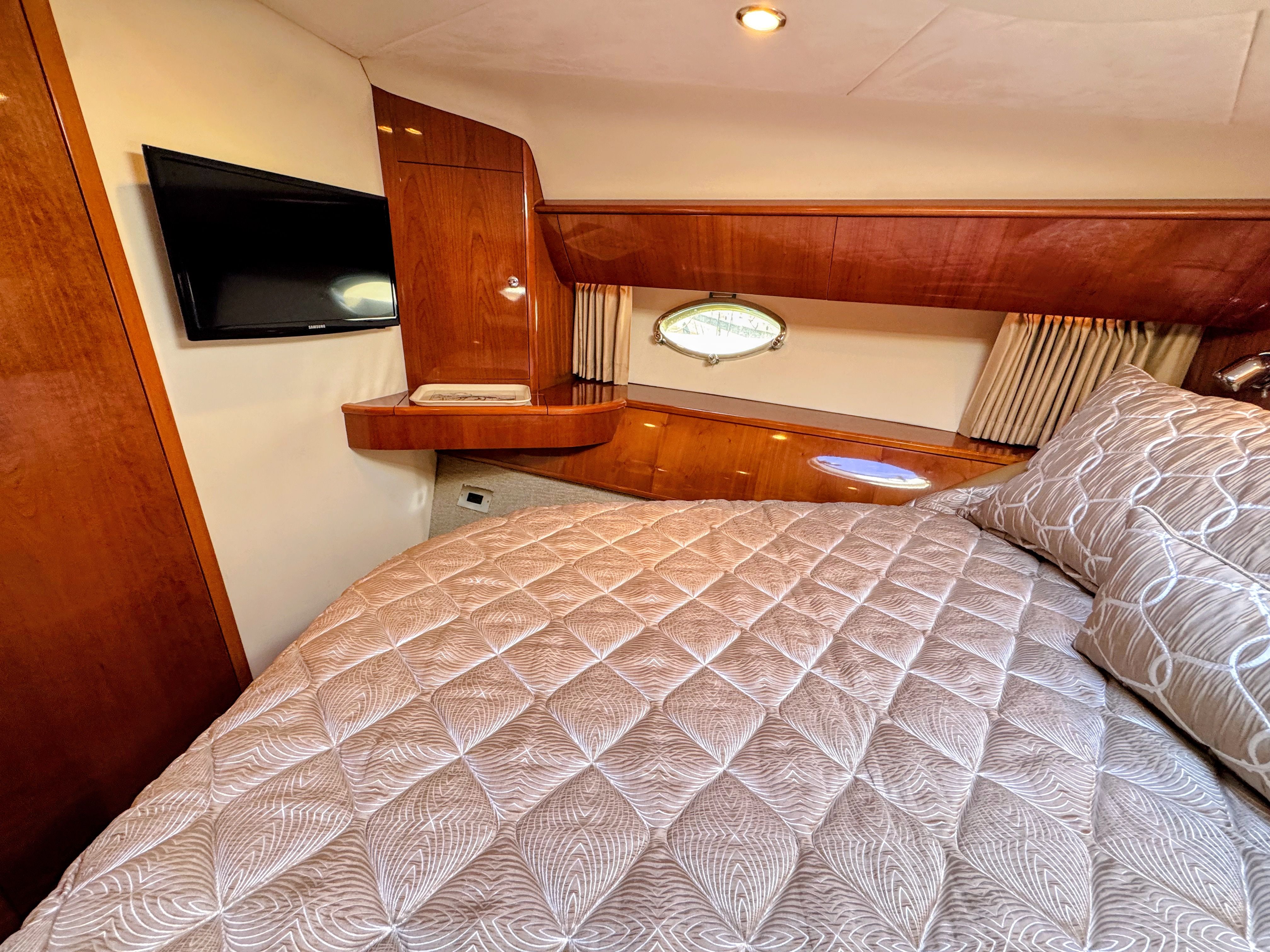 2004 Viking Princess V58 - 40