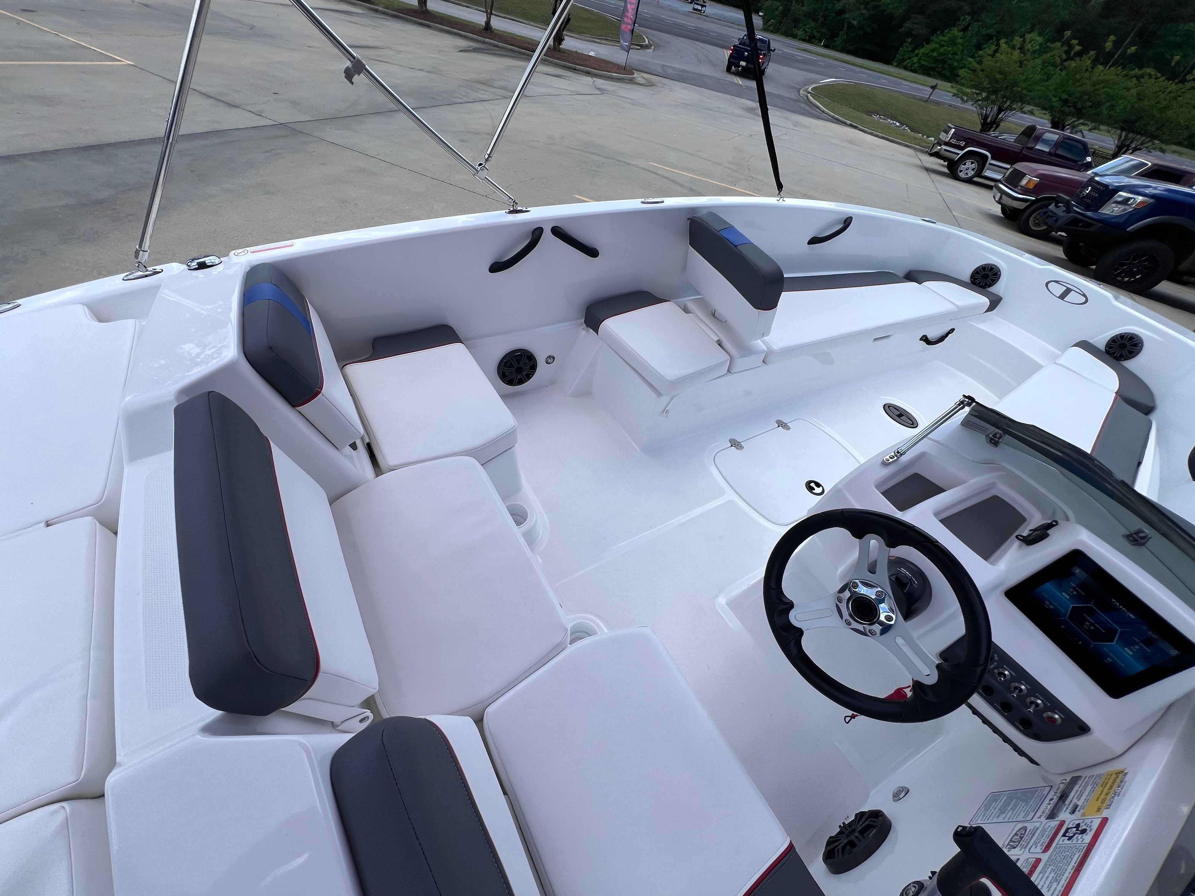 2024 TAHOE T18 - Image 11