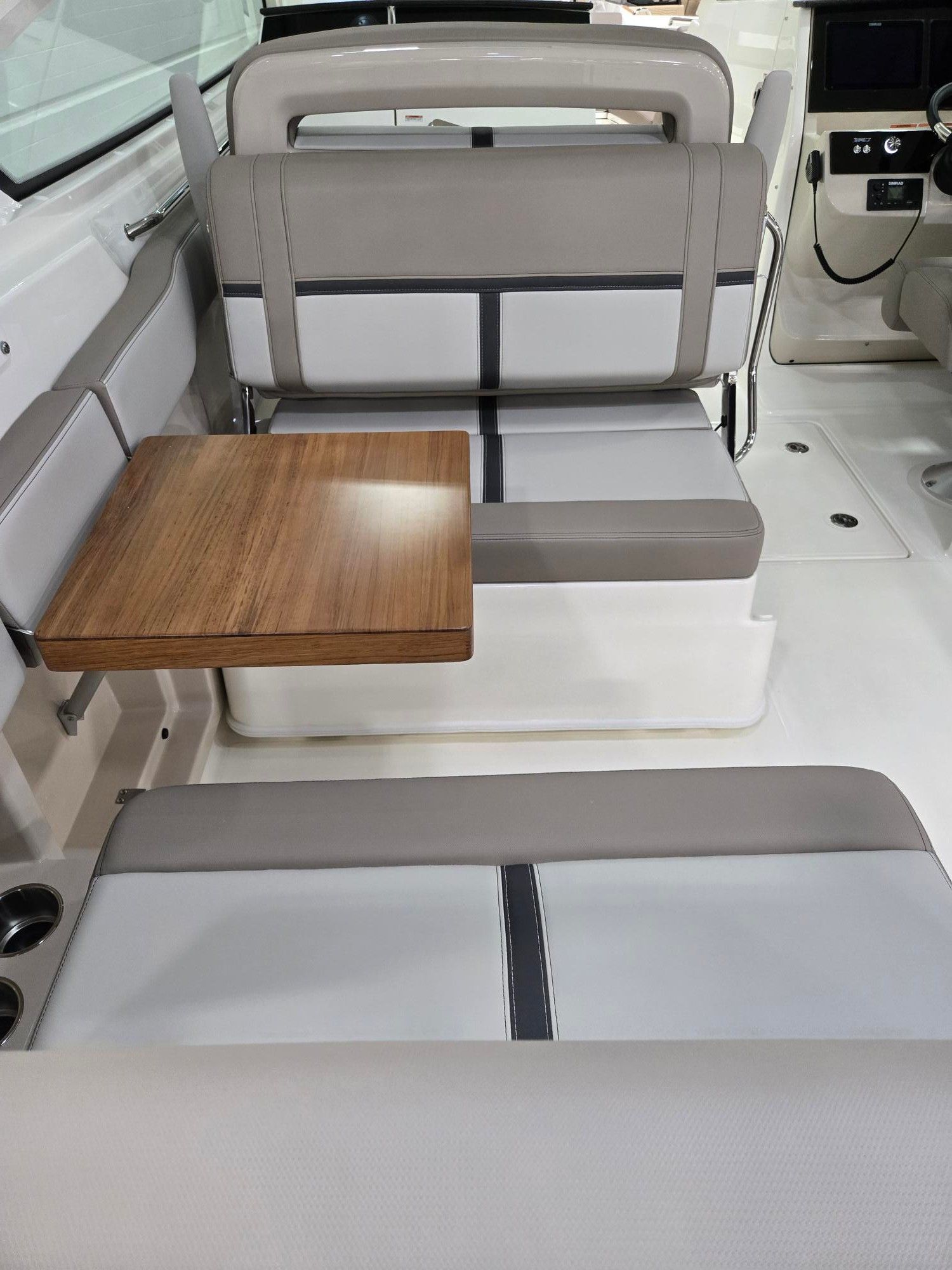2026 Boston Whaler 330 Vantage - 35
