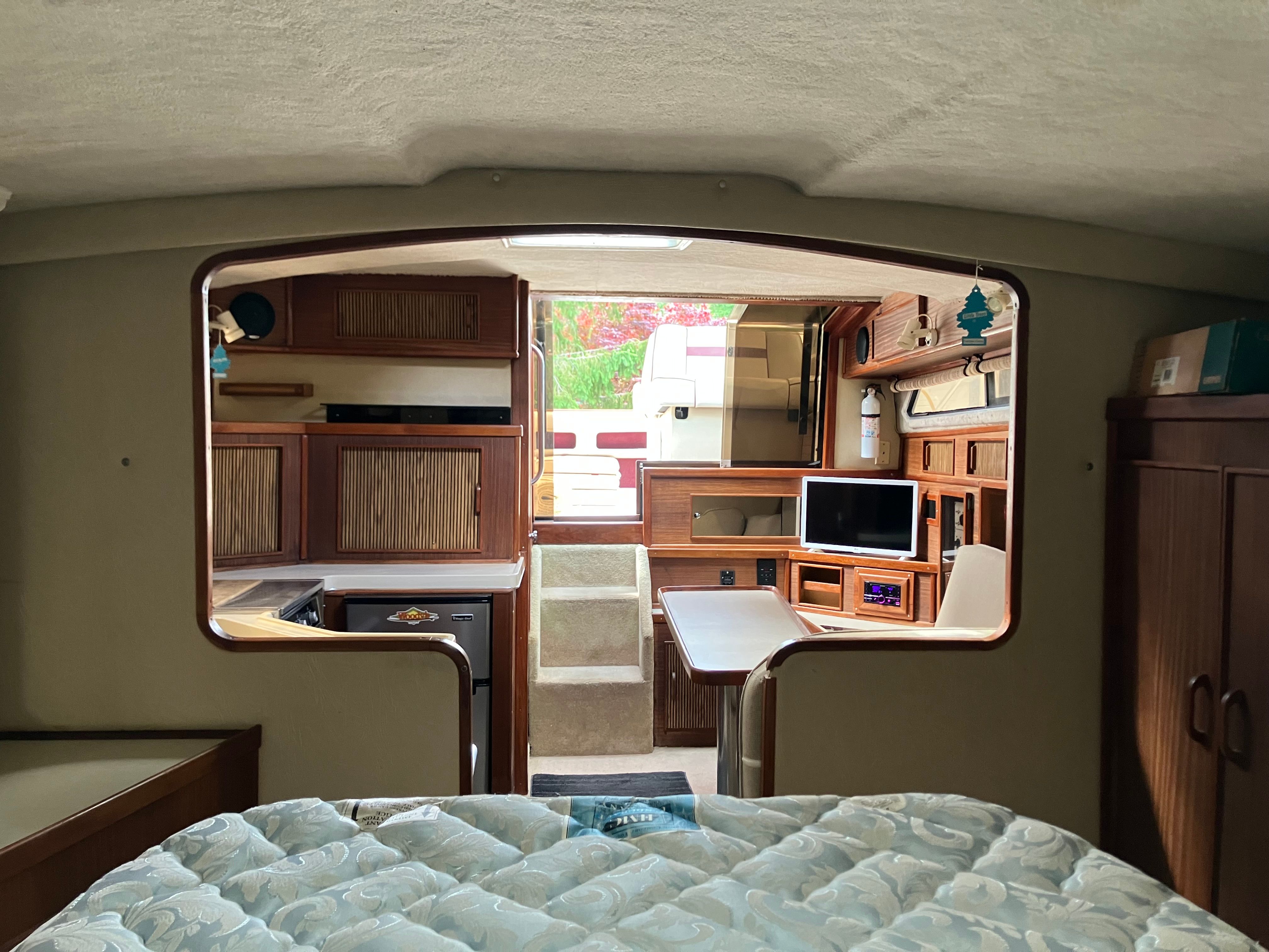 1985 Sea Ray 34 Express Cuiser - 14