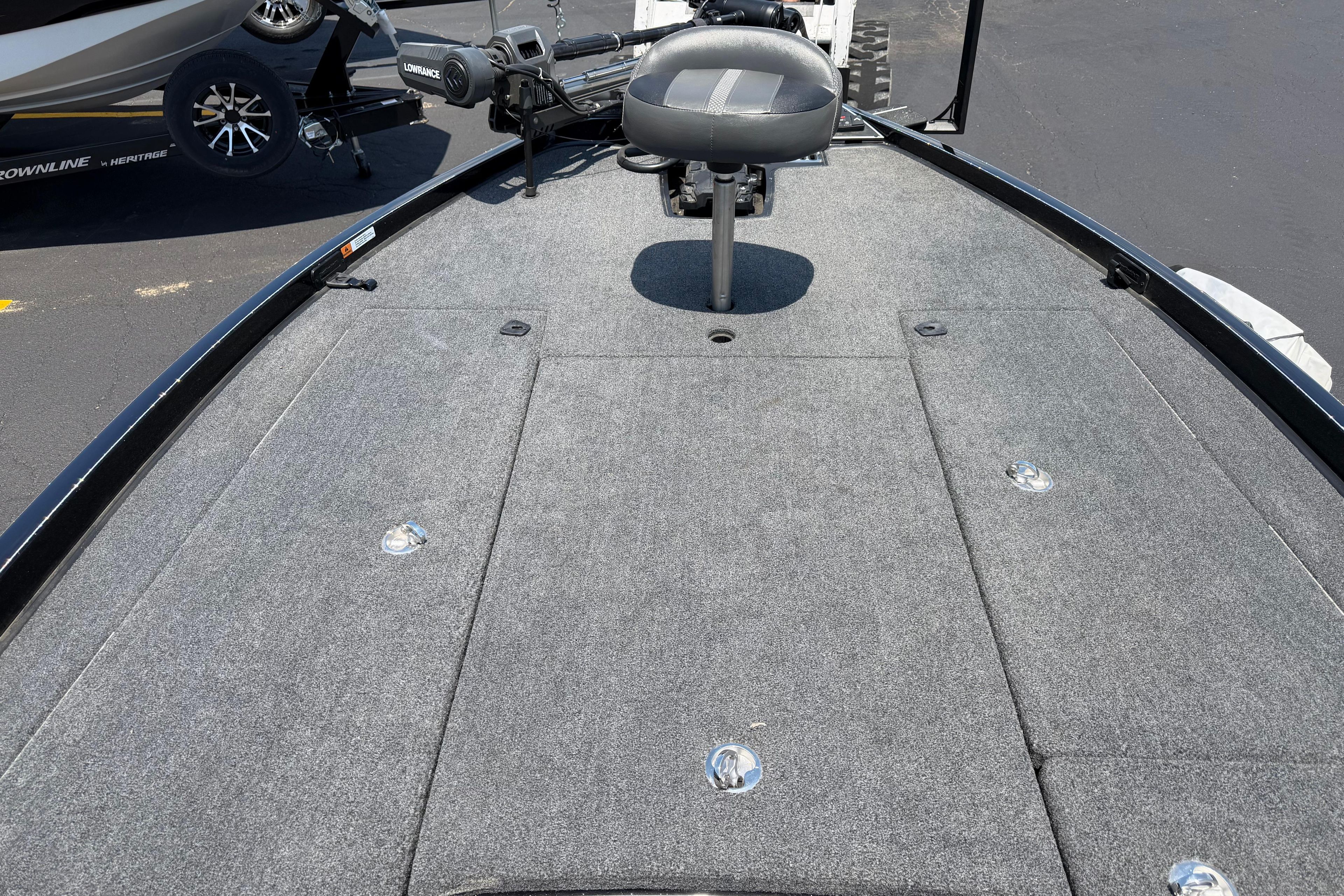 2023 Ranger Z520R boat deck with gray carpet and swivel seat.