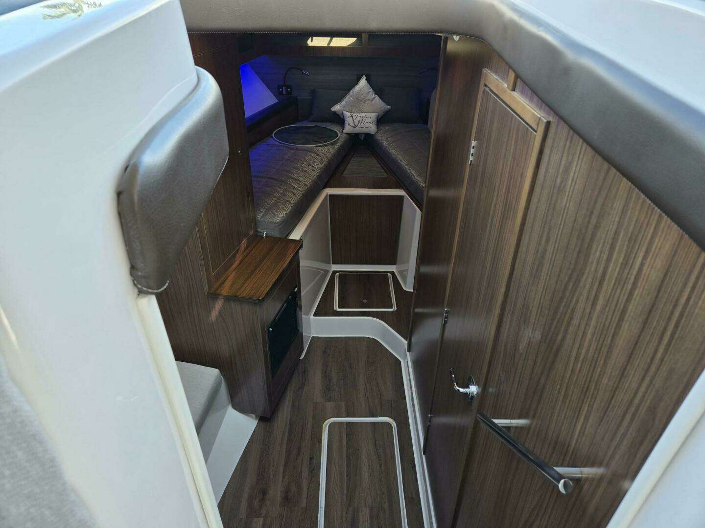2020 Four Winns V355 Coupe OB - Image 15