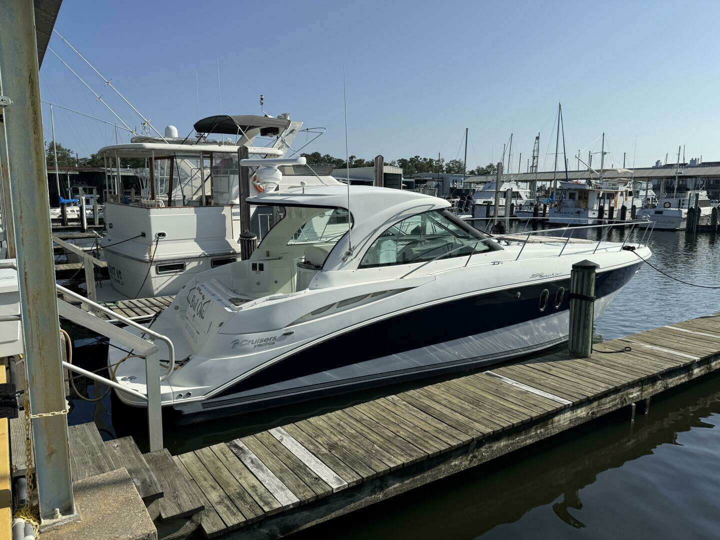 2008 Cruisers Yachts 390 Sport Coupe - Image 2
