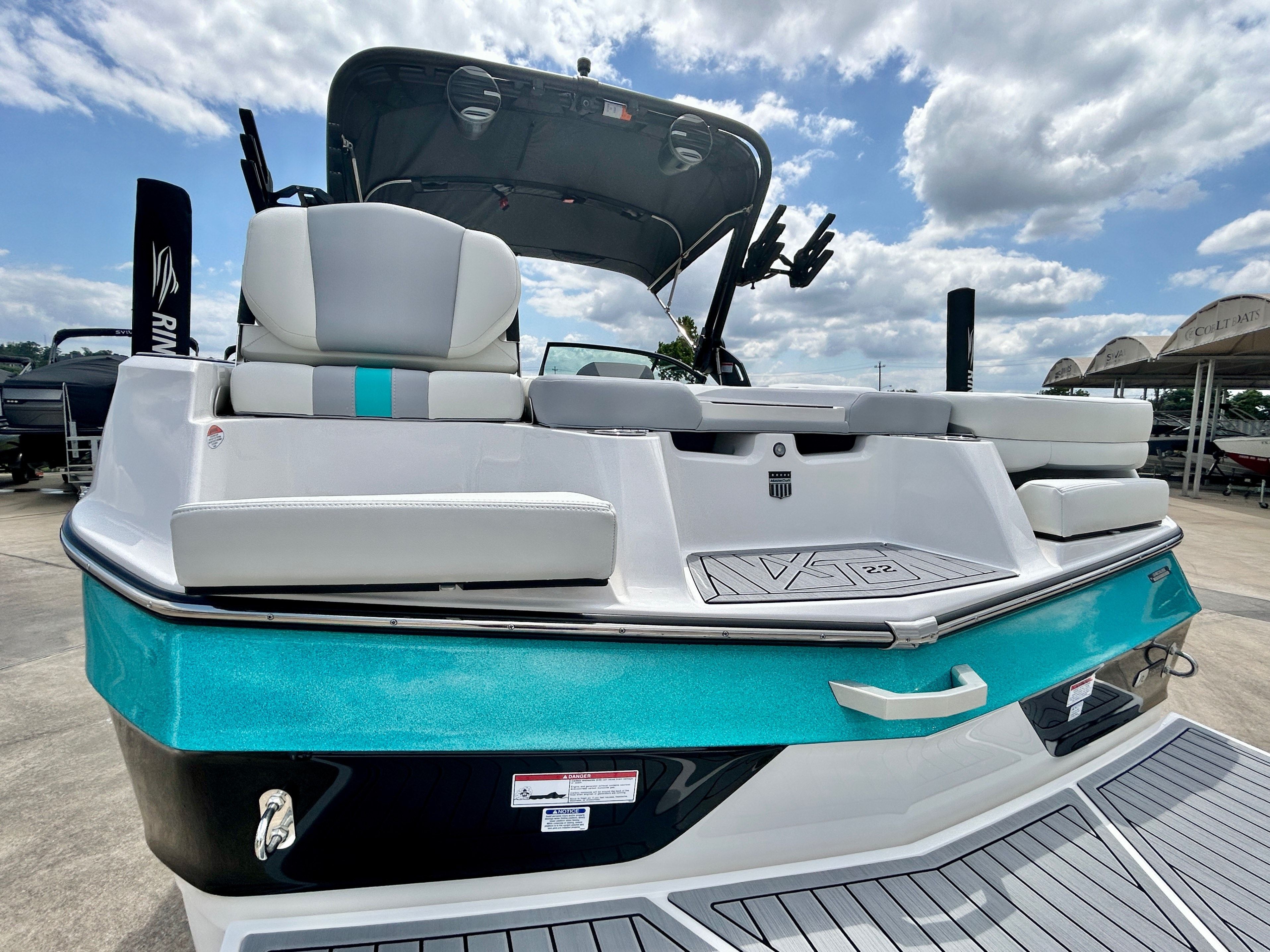 2026 MasterCraft XT22 - 12