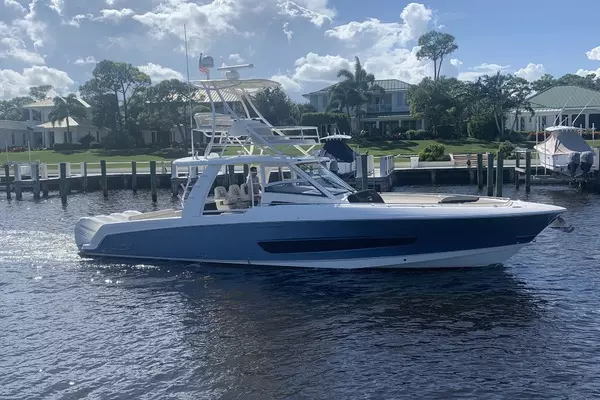 2017 Boston Whaler 420 Outrage