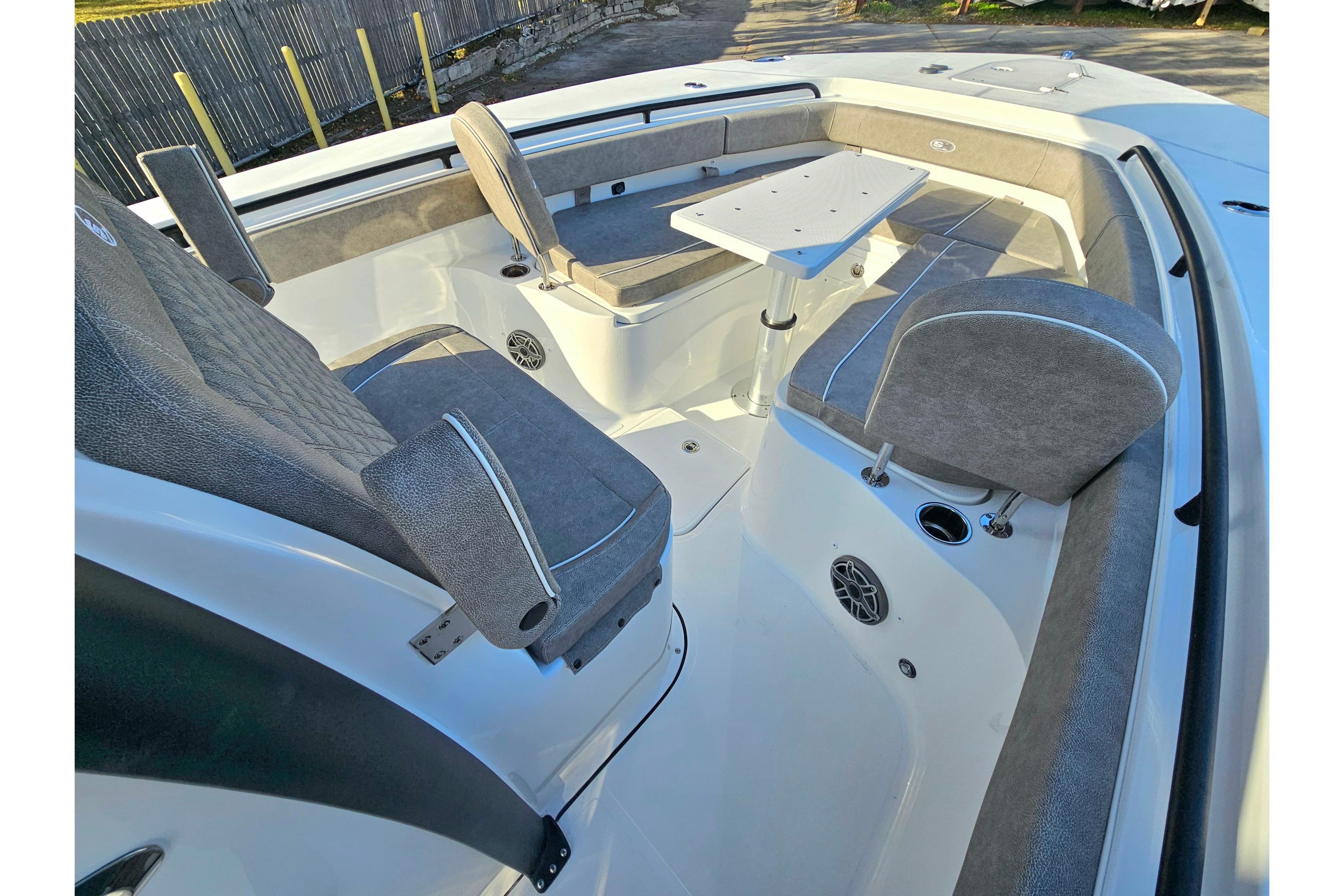 2026 Sea Hunt Ultra 285 SE boat interior with seating and table setup.