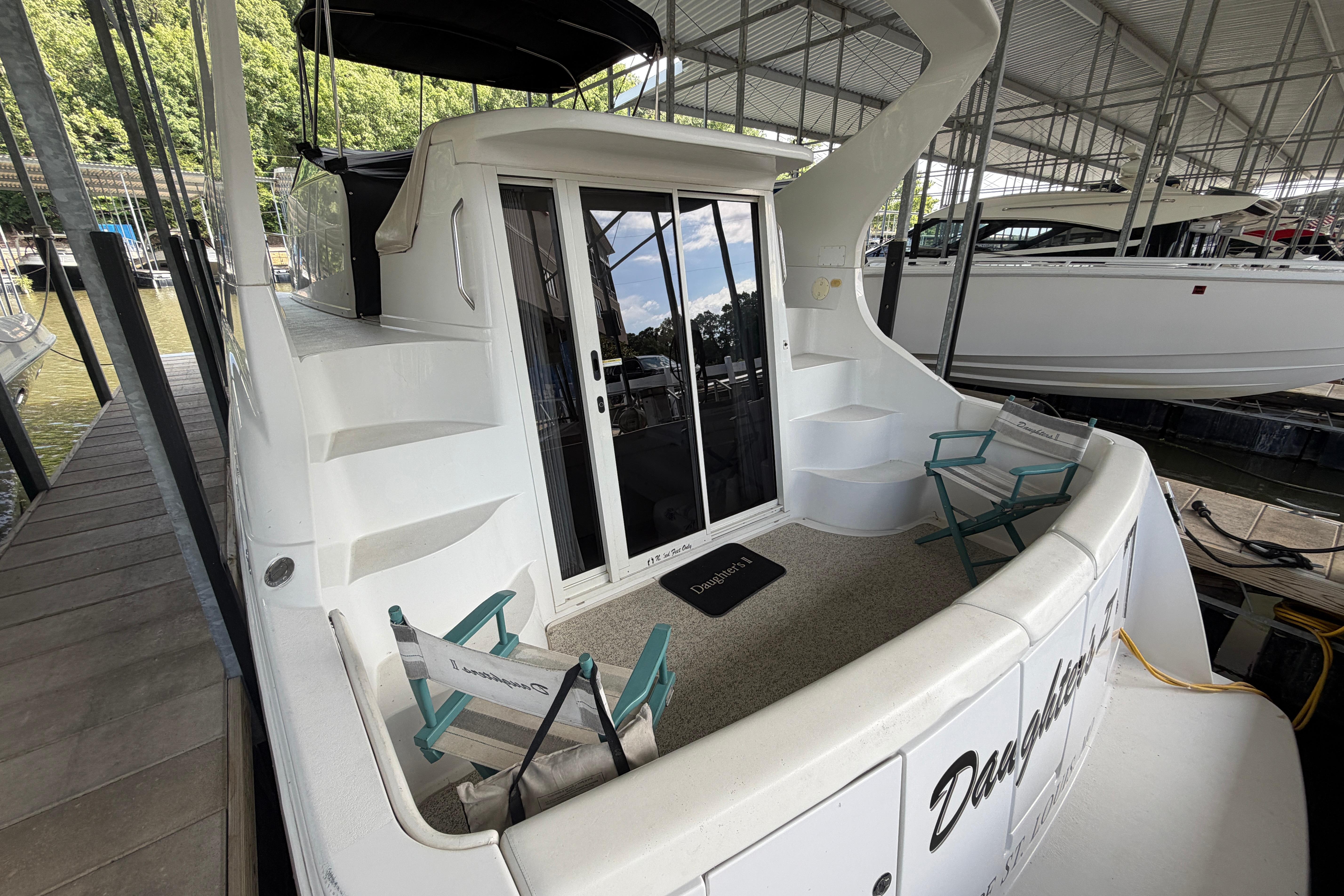 2000 Carver 350 Mariner yacht docked, featuring spacious deck and seating area.