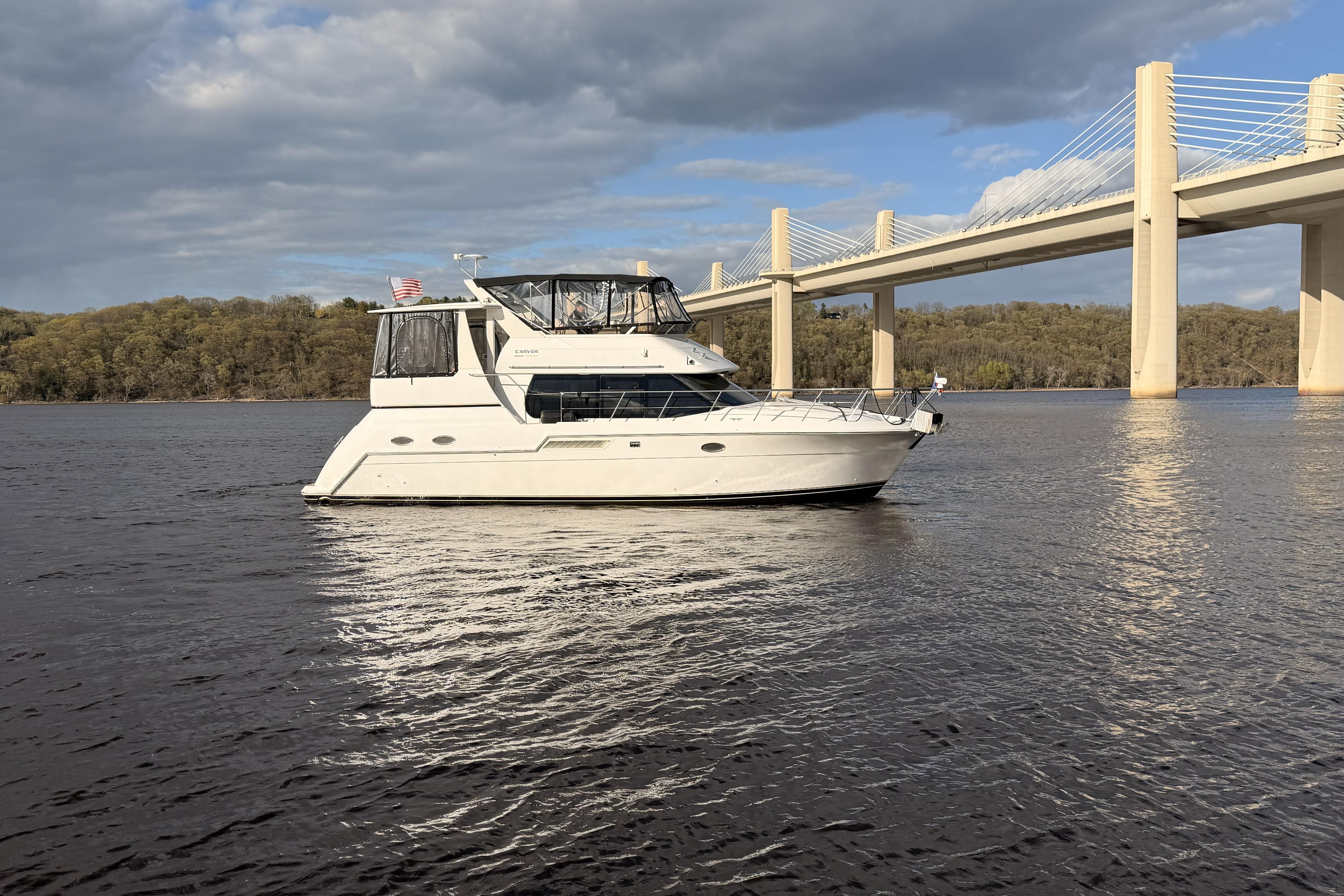 2000 Carver 406 Aft Cabin Motor Yacht