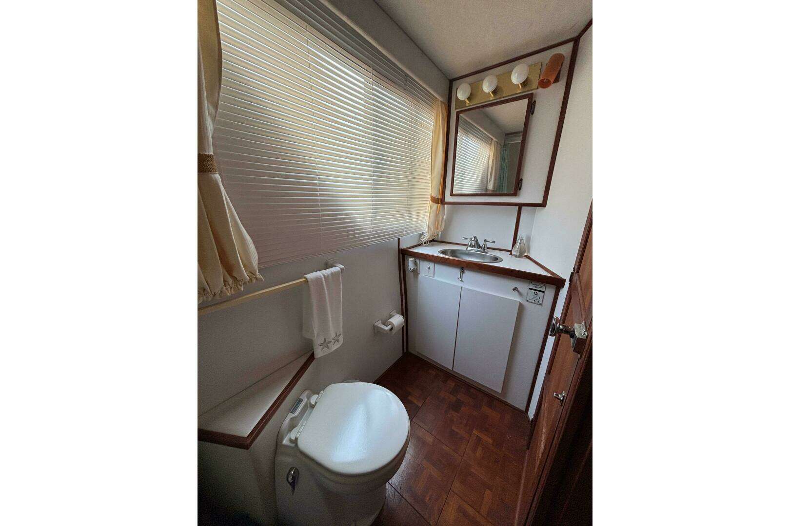 1994 Harbor Master 52 Coastal Cruiser - Image 31