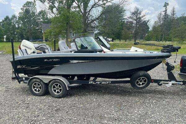 2018 Larson FX 1850 DC