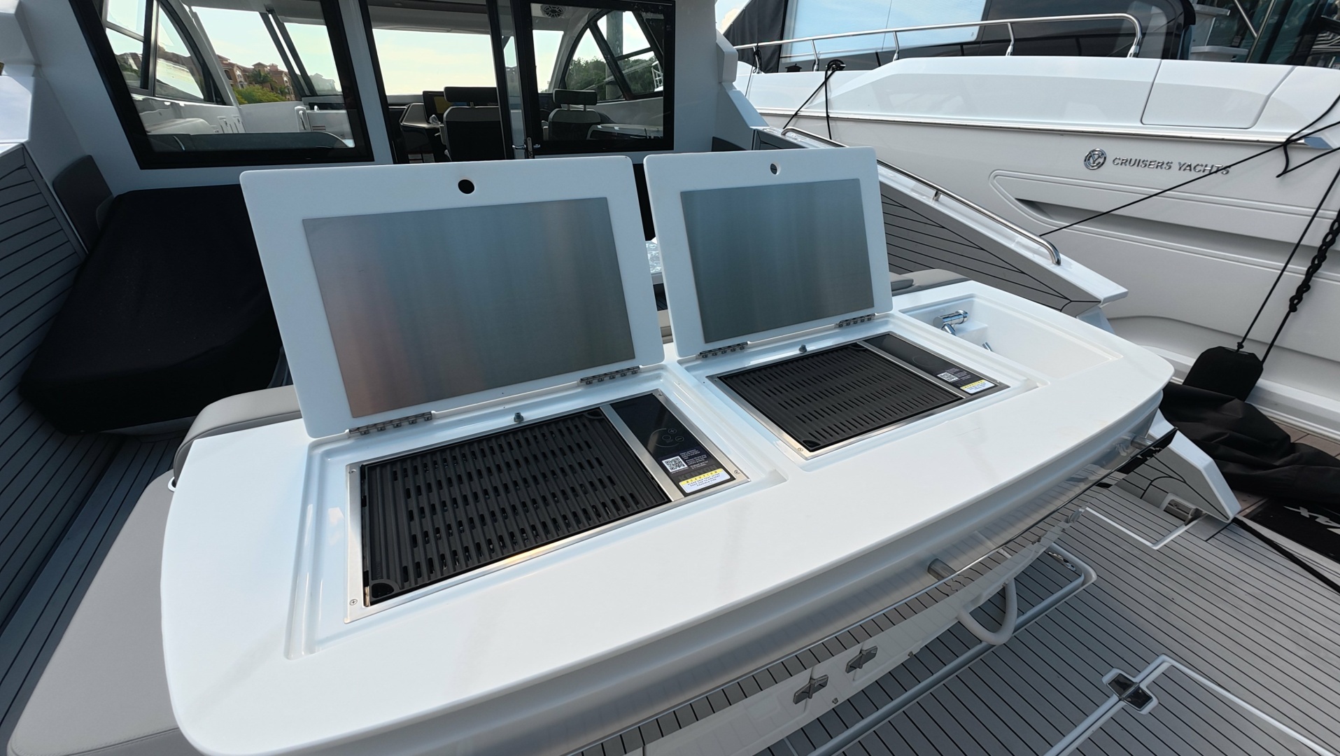2026 Cruisers Yachts 50GLS OB - Image 21
