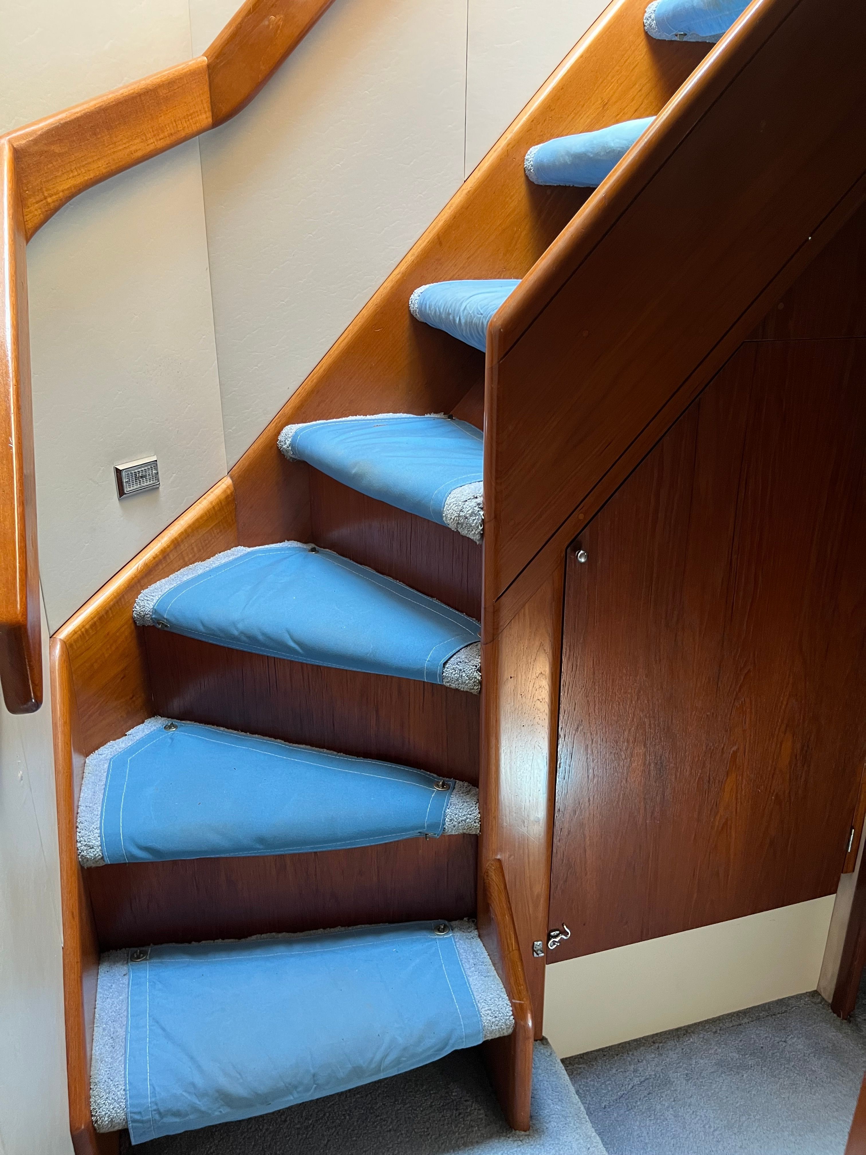 1994 Viking Motor Yacht - 17