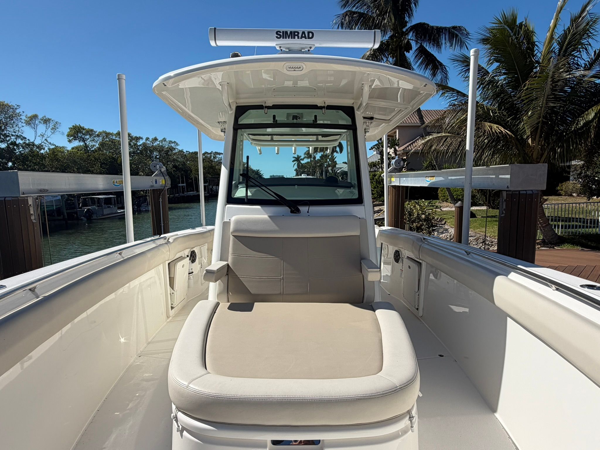 2024 Boston Whaler 330 Outrage - 36