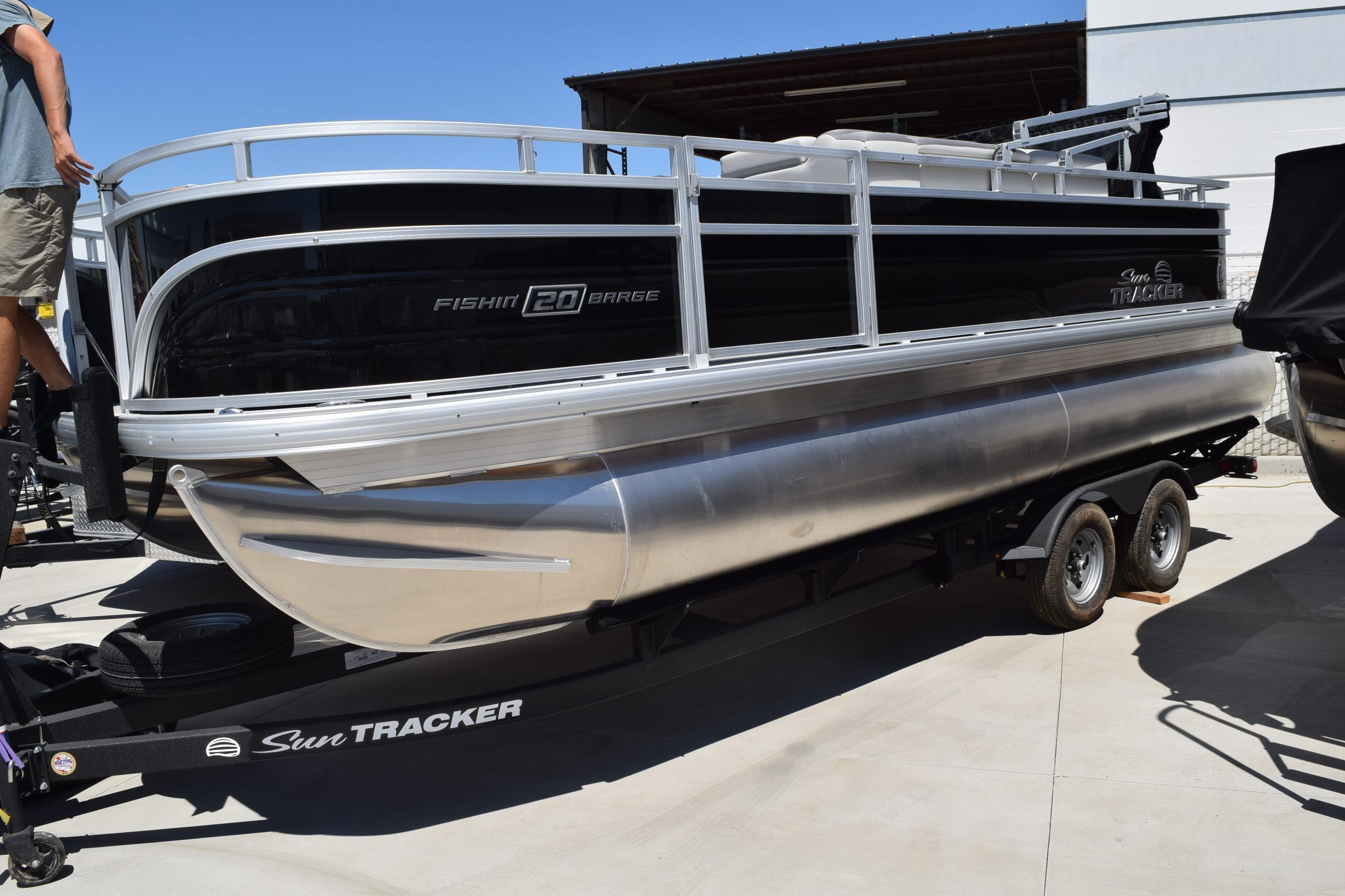 2026 Sun Tracker Fishin' Barge 20 DLX