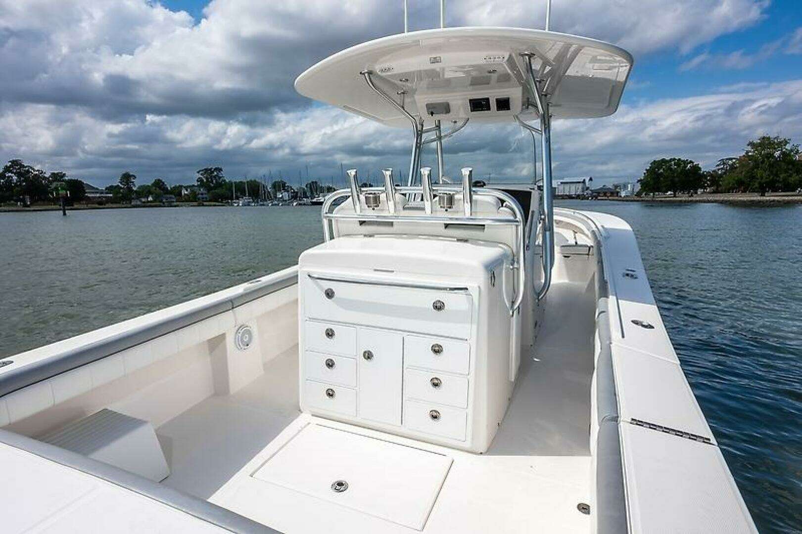 2018 Regulator 34 FS - Image 7