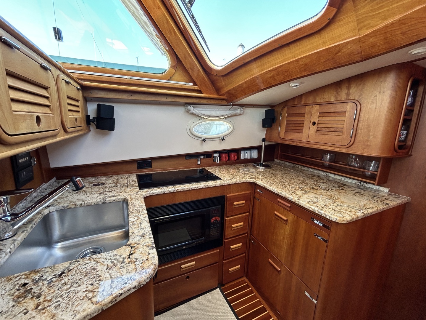 2006 Hinckley — - Image 20