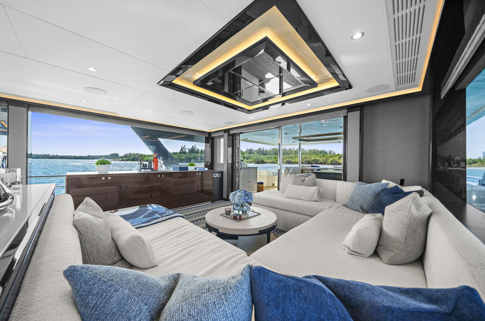 2024 Ocean Alexander 32L - Image 32