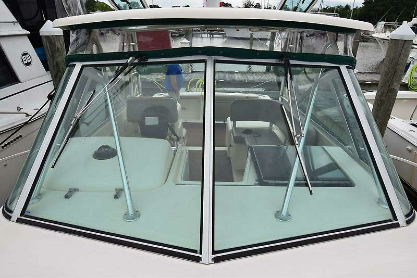 2003 Pursuit 3000 Express - Image 37