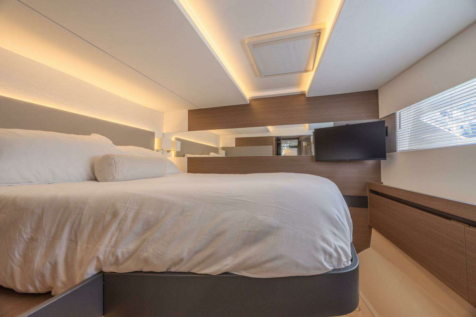 2024 Leopard 53 Powercat - Image 21