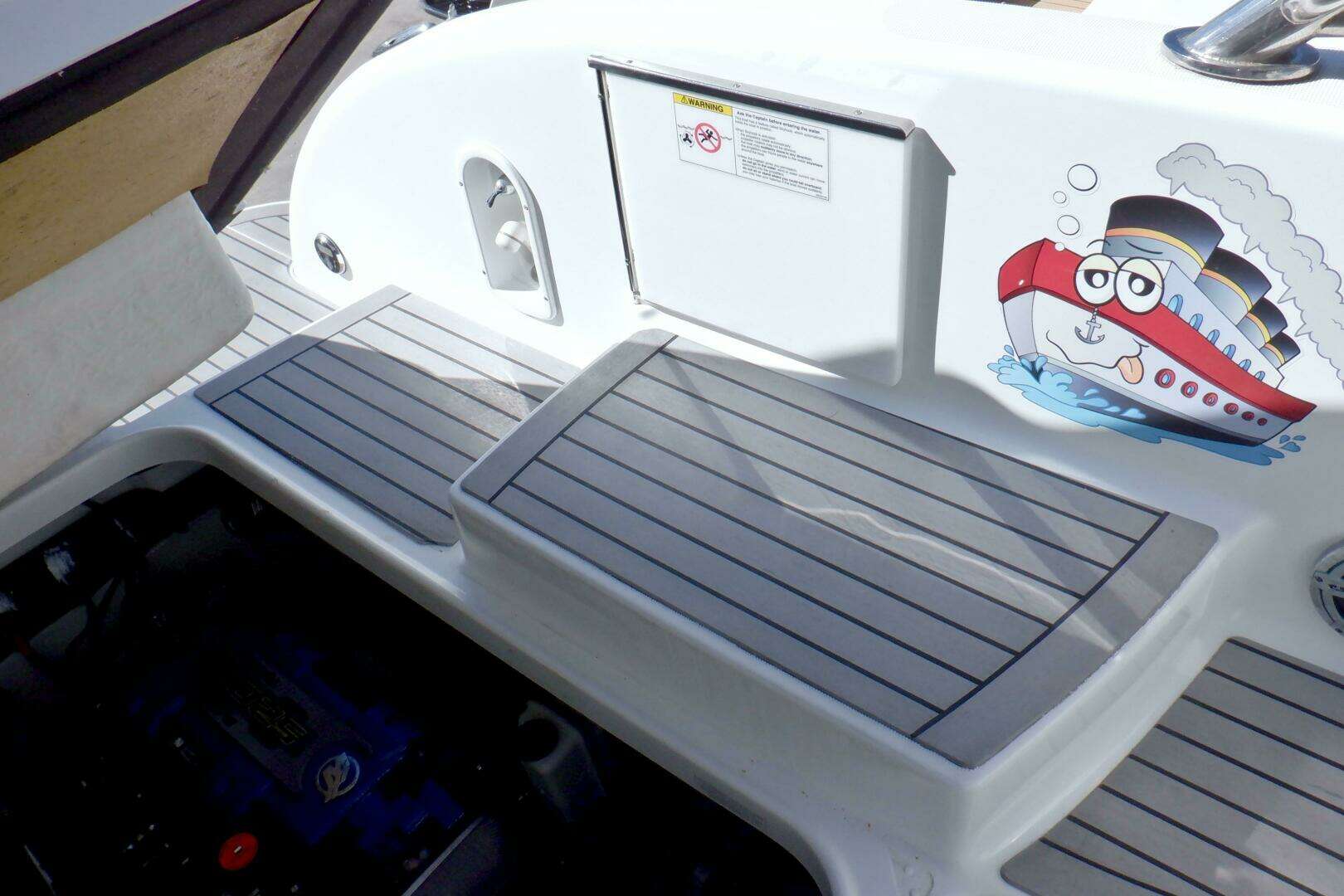 2015 Formula 350 Crossover Bowrider - Image 12